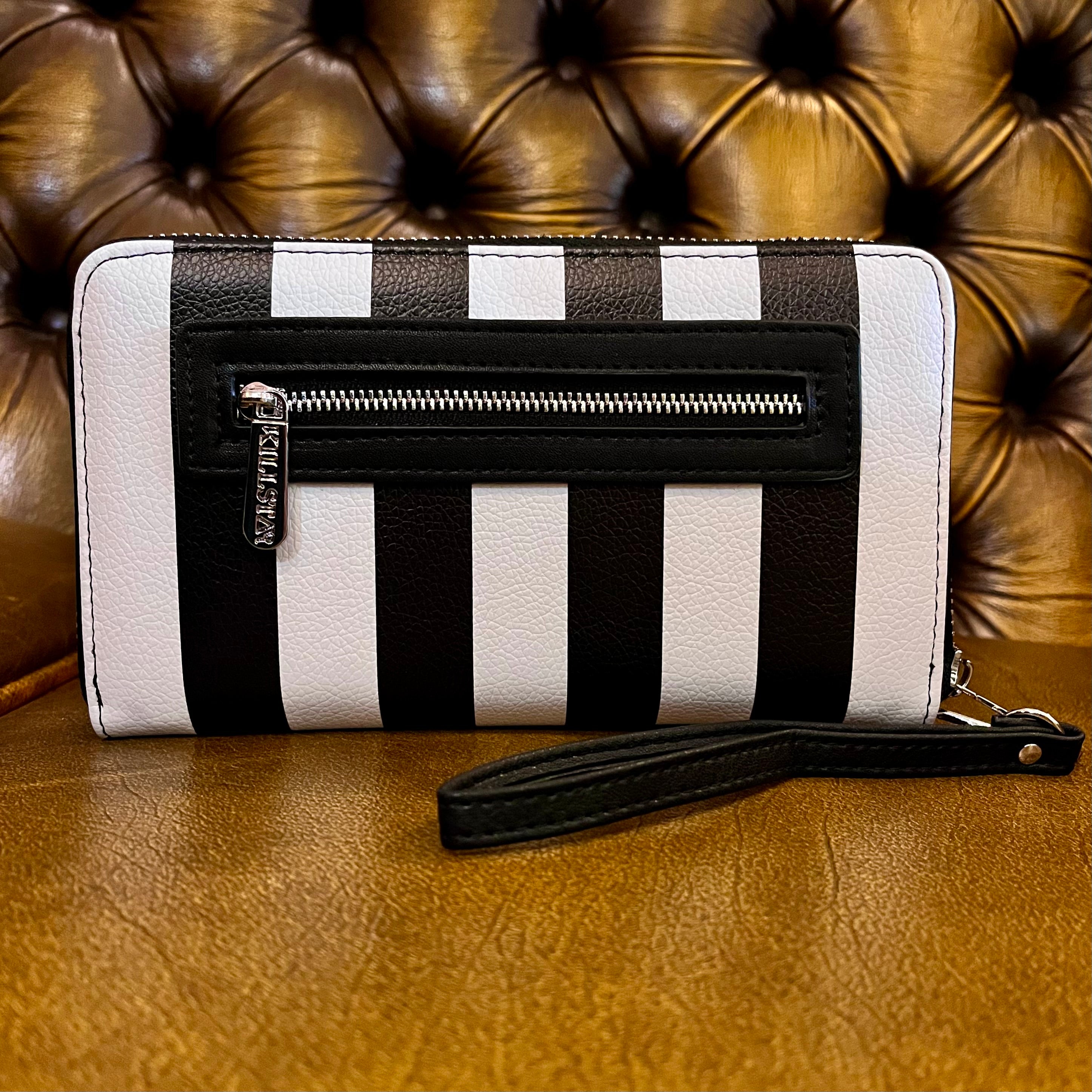 Never Trust The Living Wallet - Killstar