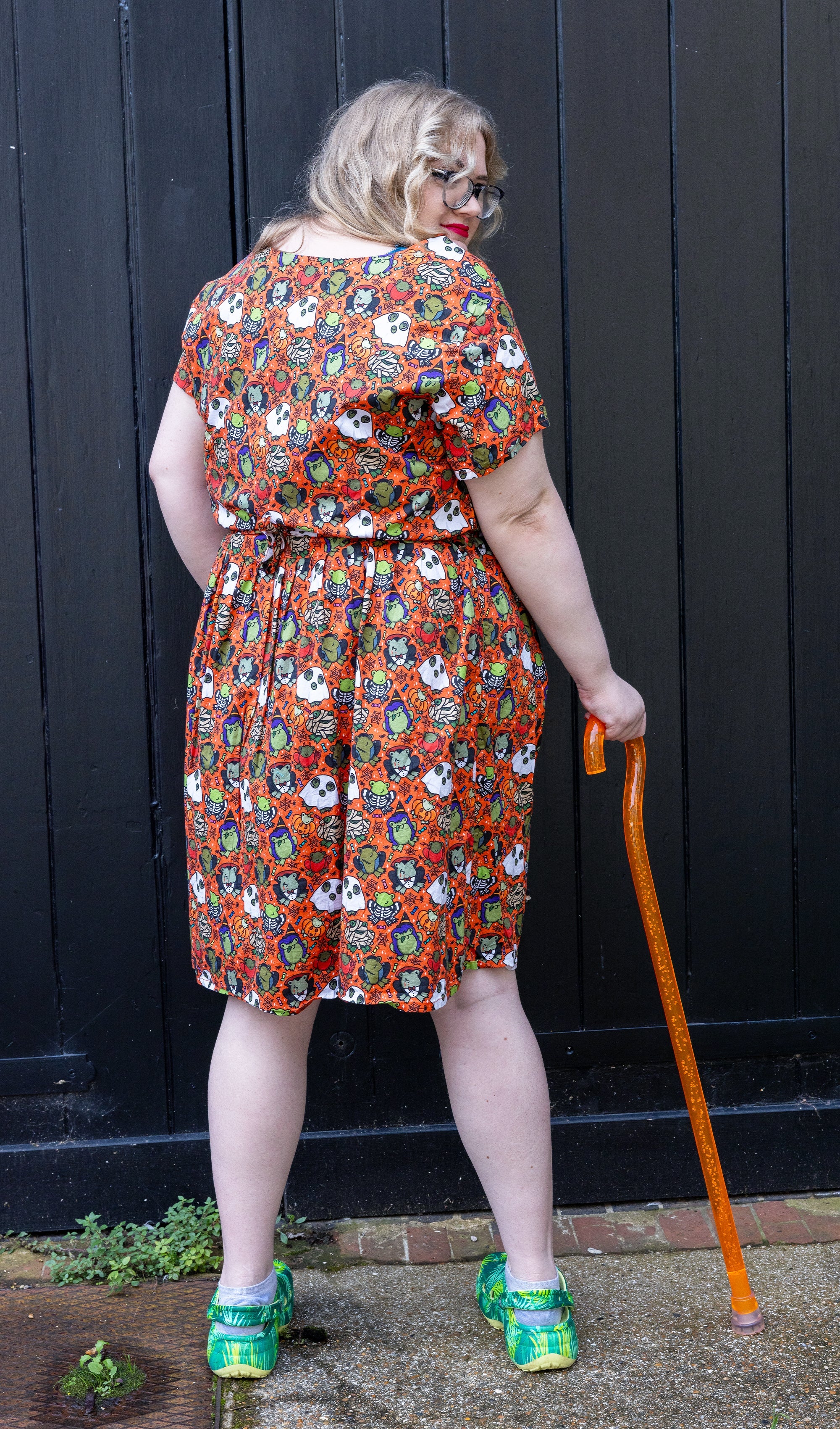 Halloween: Party Frogs Stretch Belted Tea Dress with Pockets - Run & Fly