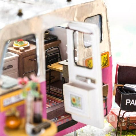 DIY Miniature House Kit Soho Time - Hands Craft